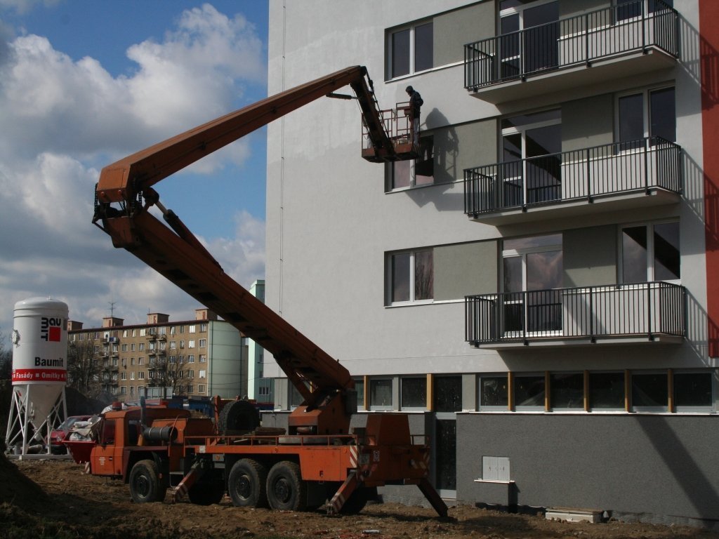 Opravy a nátěry fasád